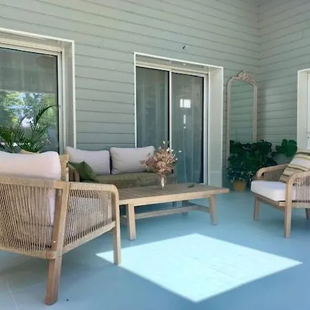 Holiday home Charming Quiet House In
