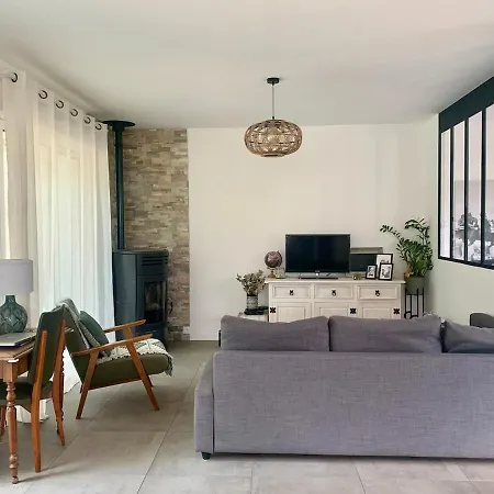 Holiday home Charming Quiet House In *